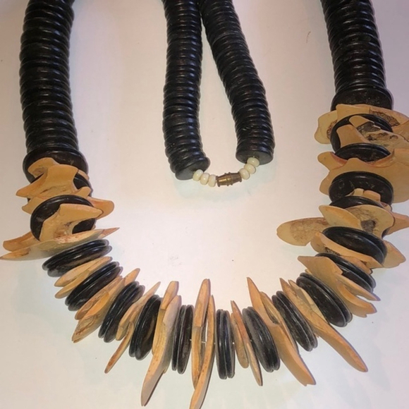 Vintage Wood Beaded Boho Tribal Black & Tan Necklace - Picture 3 of 7
